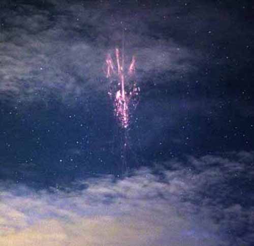Giant red sprites filmed above electric storm over Texas 
